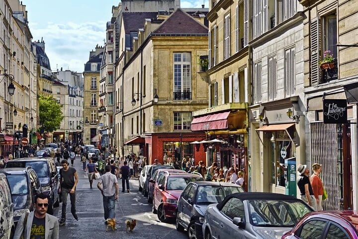 Full-Day Paris Private VIP Tour with Shopping and Cabaret Experience  3
