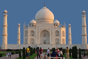 4-Days tour of Agra with Varanasi from Delhi Includes,Hotel,Train Ticket,Vehicle