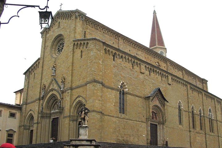 Frontal and side view of Arezzo's Dome with its façade
