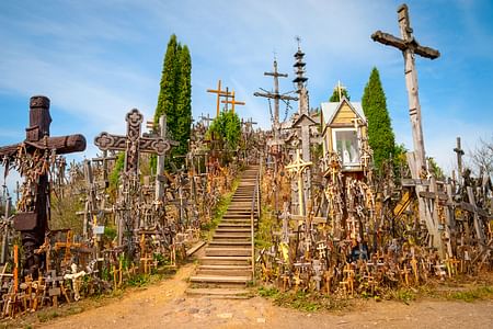 Riga to Vilnius Mini Tour: Explore Bauska, Rundale, Hill of Crosses & Trakai