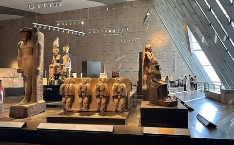 Private Tour of Pyramids, Sphinx, and Egyptian Museum in Cairo