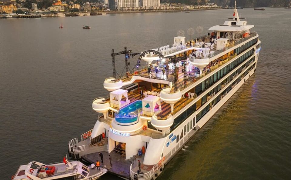 Luna Cruise Top 5 Star Luxury Day Cruise from Port in Halong Bay