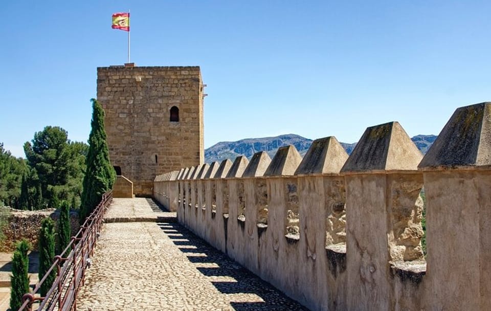 Historic Malaga Tour: Alcazaba, Cathedral, and Local Market