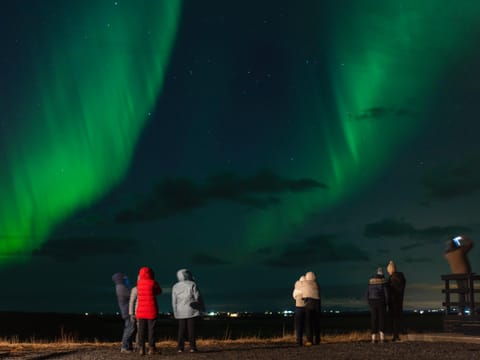 Northern Lights Tour: Cozy Night Adventure with Hot Chocolate, photo 3