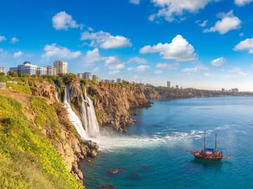 Antalya’s cliffside coast — turquoise water and dramatic Mediterranean views.