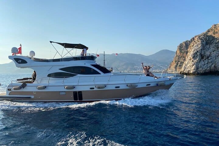 All-inclusive Private Luxury Yatch Tour in Alanya.