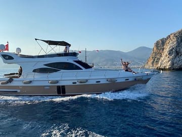 Private Luxury Yacht Tour Along Alanya's Stunning Coastline