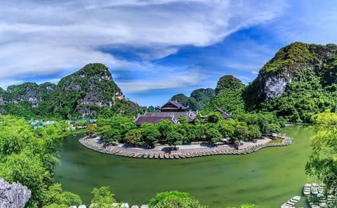 Two-Day Cultural and Nature Tour from Hanoi to Ninh Binh