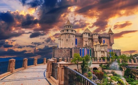Private 7-Day Adventure Tour from Hanoi to Da Nang