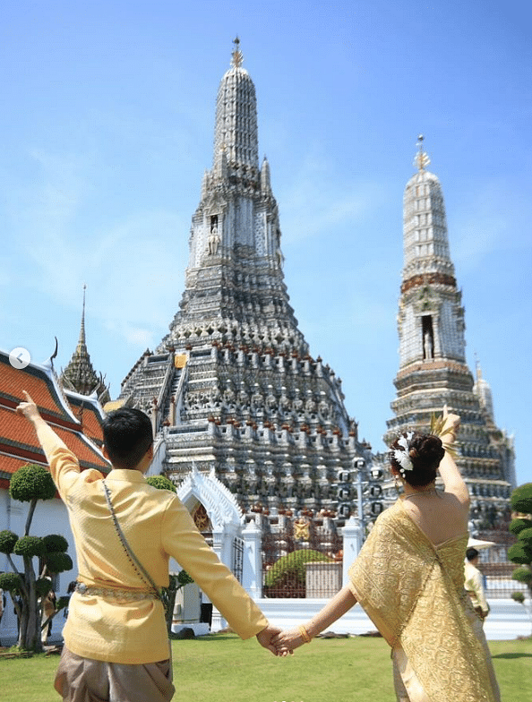 Thai Costume Photo Tour at Wat Arun Bangkok