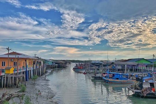 Pulau Ketam Fishing Village with Blue Mosque and Thean Hou (SIC/Shared Tour)