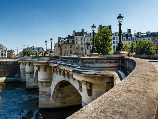 Private Paris Walking Tour with Notre-Dame and Sainte-Chapelle - High