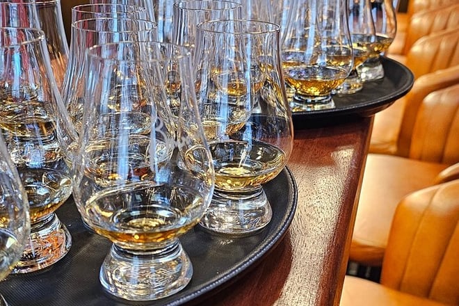 Edinburgh Whisky Tasting and History on the Royal Mile - Photo 2