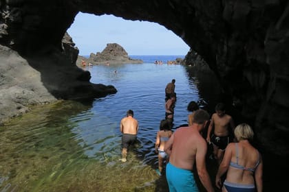 Volcanic Pools and Northwest 4WD Full Day Tour