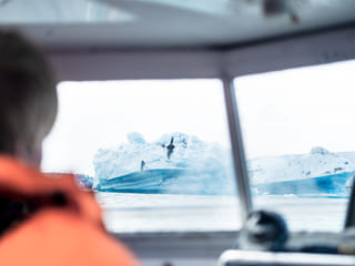 Sailing amongst the icebergs on Glacier Lagoon