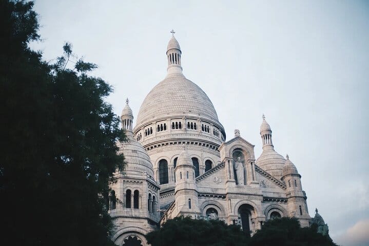  CDG pick up with Montmartre and la Vallée Village Tour  8