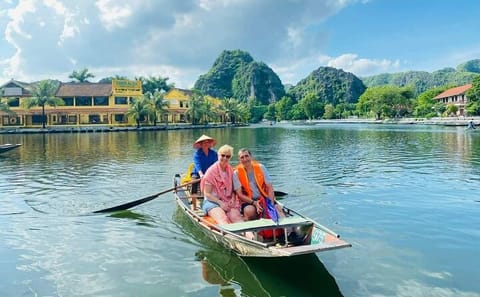 Luxury Day Tour of Hoa Lu, Tam Coc, and Mua Cave from Hanoi