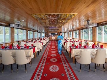 Dragon King Cruise Luxury Day Tour in Halo