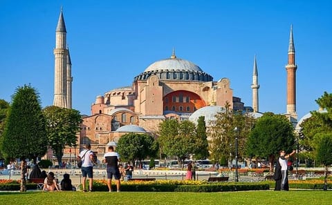 Istanbul Old City Tour: Hagia Sophia, Topkapi Palace, Blue Mosque