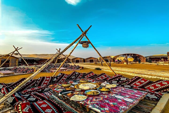 Cairo VIP Night in Giza: Bedouin Dinner, Live Show & Photographer