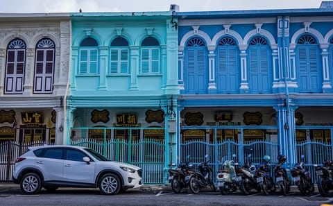 Phuket Full Day Tour of Chalong, Karon, and Kathu Attractions
