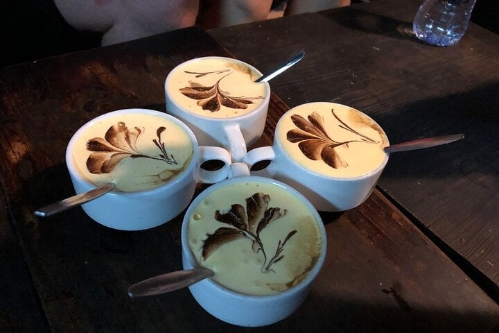 Small Group Hanoi Walking Street Food Tour with Real Foodies
