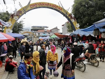 Sapa Market Experience Private Day Tour from SAPA