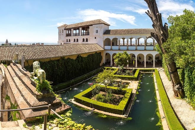 Malaga Shore Excursion: Granada Small-Group Tour Including Skip-the-Line Alhambra Tickets
