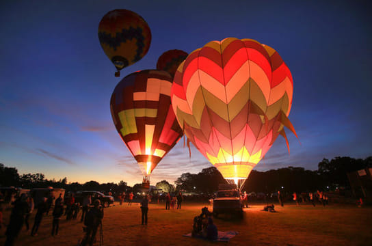 Travel in a hot air balloon and  good wine in Casablanca valley