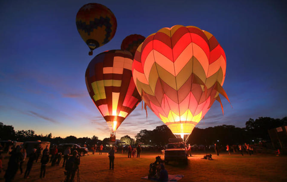 Travel in a hot air balloon and  good wine in Casablanca valley