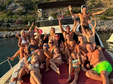 Private Yacht Tour Along the Coastline of Alanya