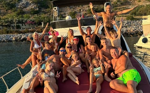 Private Yacht Tour Along the Coastline of Alanya