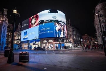 Professional Photoshoot Experience at Piccadilly Circus