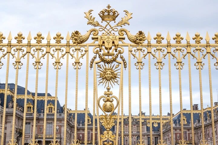 VIP Open Deck Bus Experience in Paris with Cruise and Versailles 3