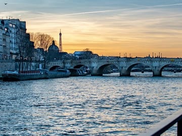 Private 3-Hour Walking Tour of Iconic Paris Sights