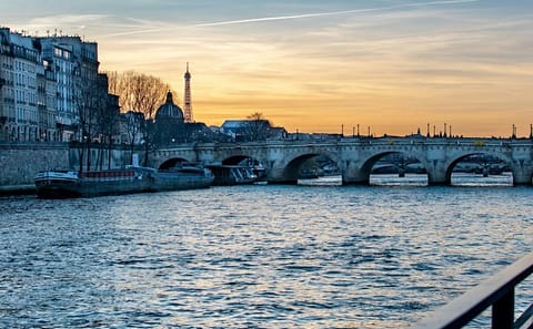 Private 3-Hour Walking Tour of Iconic Paris Sights