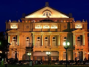 Front of Colon Theatre