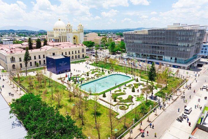 San Salvador City Tour - BINAES