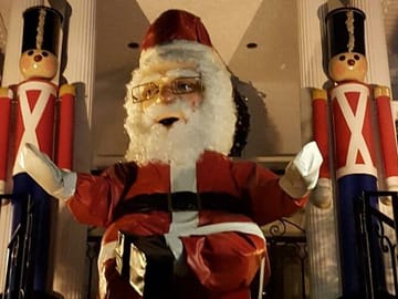 Holiday Lights Bus Tour in Dyker Heights, New York City