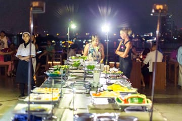 Bangkok Airport Transfer and Chao Phraya Dinner Cruise