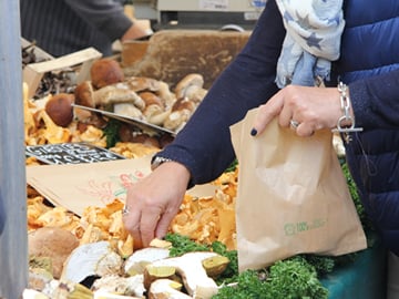 Culinary Tour of Versailles: Tasting Local Delicacies