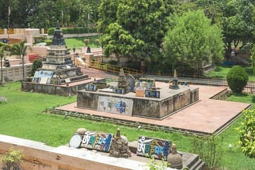 Nalanda and Rajgir Day Trip from Bodhgaya by Minivan