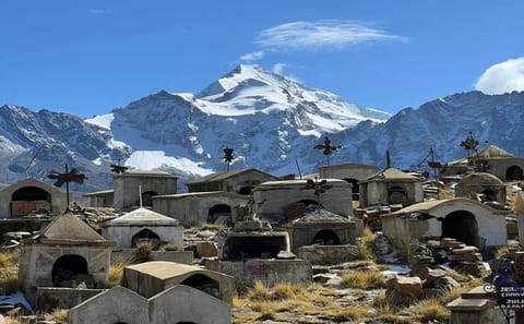Hiking Tour to Nevado Charquini from La Paz, Bolivia