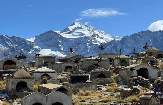 Hiking Tour to Nevado Charquini from La Paz, Bolivia