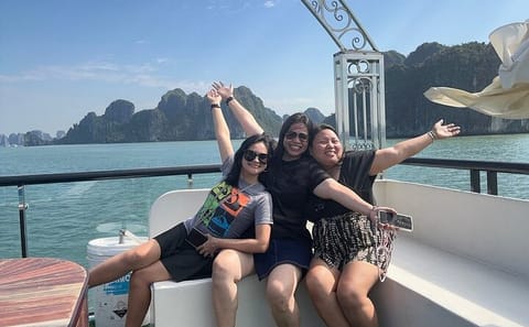 Halong Bay Premium Day Trip with Buffet Lunch and Cave Tour