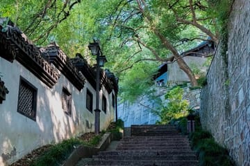 Mini-Hike and Local Market Experience in Hangzhou