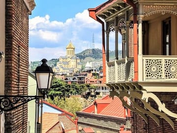 4 Full days in Georgia with private tour, free aiport