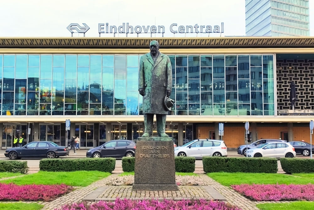 View of Eindhoven Centraal station along the route of the detective scavenger hunt by Qugato.