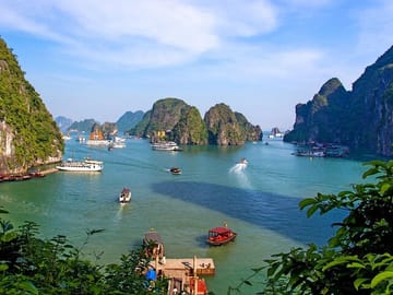 Halong Bay Day Trip with Scenic Cruise from Hanoi