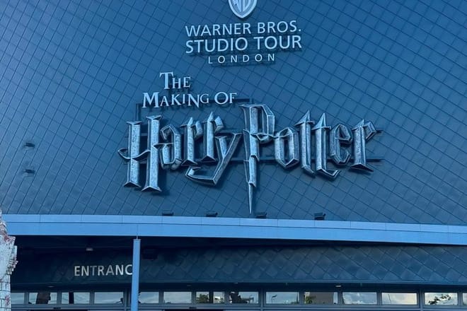 Luxury Private Chauffeur to Harry Potter Studio Tour (6 hours)